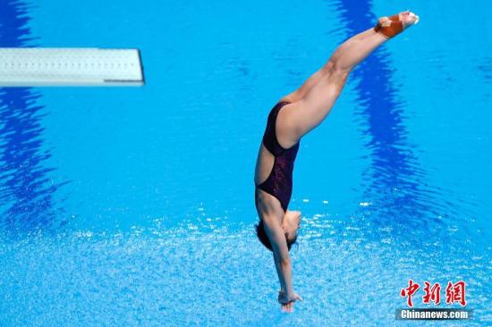 当地时间7月21日，2017国际泳联世锦赛跳水女子3米板决赛在布达佩斯举行，中国选手施廷懋以383.50分夺得冠军。

中新社记者 富田 摄