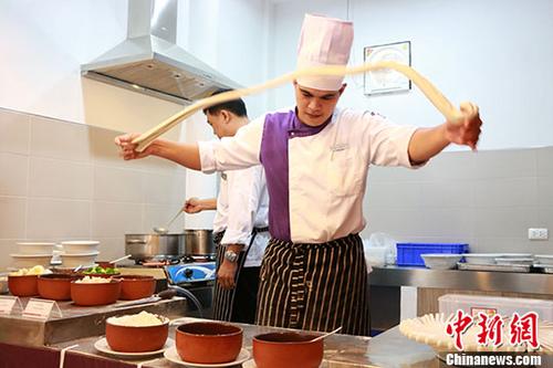资料图：泰国孔敬大学孔子学院“中国厨房”美食文化节。 /p中新社记者 胡琳 摄