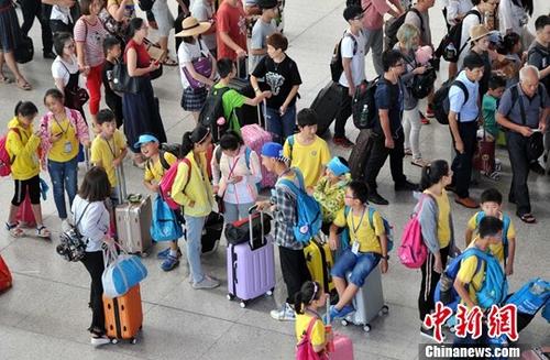 2018中国铁路暑运将开启预计发送旅客6.47亿人次