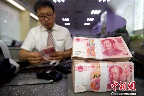 9月20日，山西太原，银行工作人员正在清点货币。 <a target='_blank' href='http://www.chinanews.com/'>中新社</a>记者 张云 摄