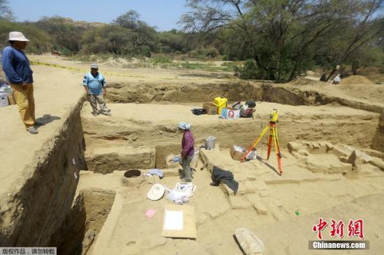 秘鲁发现1000多年前宗教献祭者遗骨。图为考古遗址现场。资料图