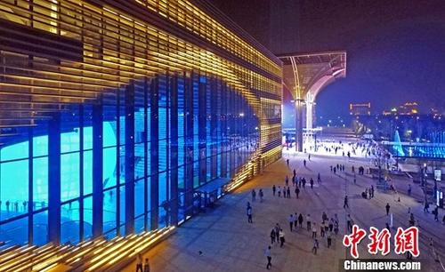 资料图：天津滨海新区文化中心。中新社记者 佟郁 摄