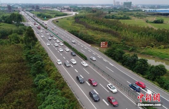 资料图：高速公路 <a target='_blank' href='http://www.chinanews.com/'>中新社</a>记者 刘忠俊 摄