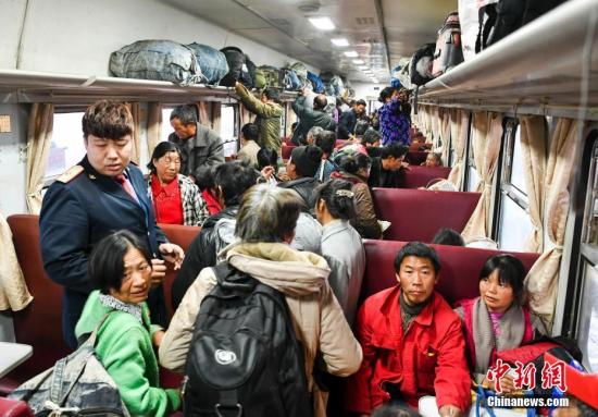 中国铁路总公司：今年铁路客货运量均大幅增长