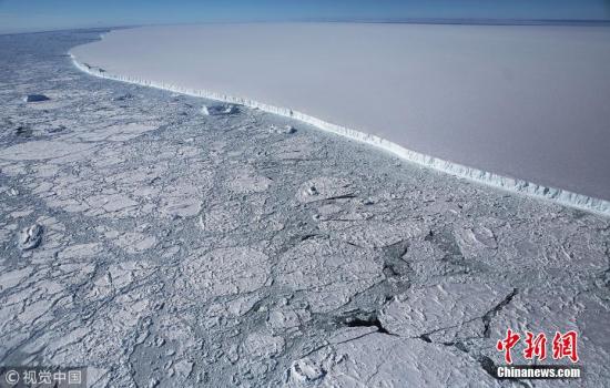 冰雪之下：南极冰层下现3座巨型峡谷 约深2公里(图)