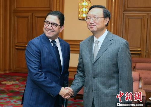 11月17日,中共中央政治局委员、国务委员杨洁篪在北京会见摩洛哥外交与国际合作大臣布里达。<a target='_blank' href='http://www.chinanews.com/'>中新社</a>记者 宋吉河 摄 11月17日,中共中央政治局委员、国务委员杨洁篪在北京会见摩洛哥外交与国际合作大臣布里达。<a target='_blank' href='http://www.chinanews.com/'>中新社</a>记者 宋吉河 摄