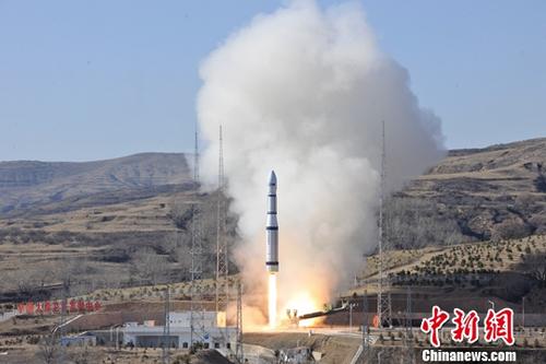 资料图：11月21日12时50分，中国在太原卫星发射中心用长征六号运载火箭，成功发射吉林一号视频04、05、06星。中新社发 郝洪春 摄