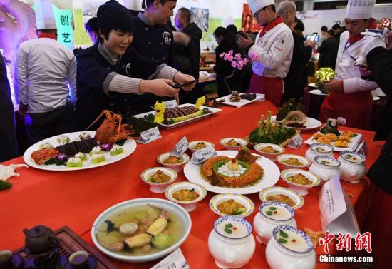 资料图：淮扬菜“扬州八怪宴席”。 杨艳敏 摄