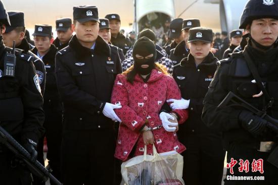 1��12�գ�����������ר����63������թƭ���������˴�����Ѻ���������2017��12��21�գ�����ʡ��������ר���������ξ��������ж����ɹ��������������ѵ㣬ץ����������63����<a target='_blank' href='http://www.chinanews.com/'>������</a>���� ��Զ ��