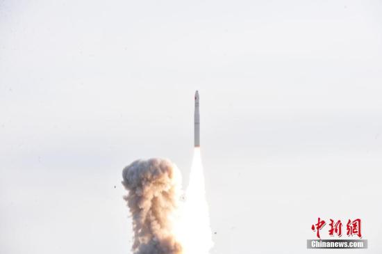 资料图：中国长征十一号固体运载火箭发射瞬间。<a target='_blank' href='http://www.chinanews.com/'>中新社</a>发 周雅露 摄