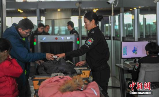 乘客突发哮喘致飞机返航系因随身药品被收？ 官方回应