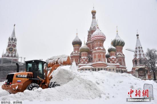 资料图：俄罗斯莫斯科遭大雪袭击。