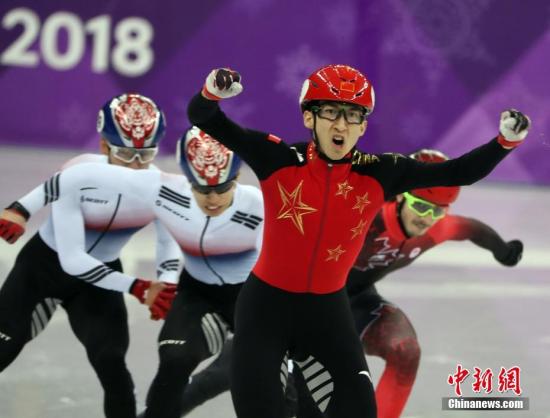 2月22日，在平昌冬奥会短道速滑男子500米决赛中，中国选手武大靖夺得金牌。<a target='_blank' href='/'>中新社</a>记者 宋吉河 摄