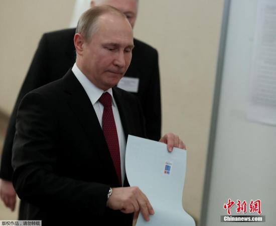 当地时间2018年3月18日，俄罗斯莫斯科，俄罗斯总统普京参加俄罗斯2018年总统大选投票。