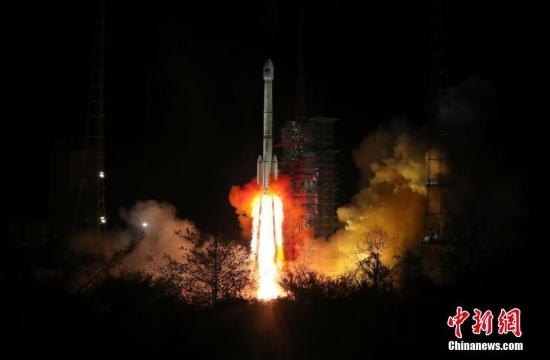 3月30日，北京时间凌晨1时56分，中国在西昌卫星发射中心用长征三号乙运载火箭（及远征一号上面级），以“一箭双星”方式成功发射第三十、三十一颗北斗导航卫星。这两颗卫星属于中圆地球轨道卫星，是中国北斗三号第七、八颗组网卫星。这是中国长征系列运载火箭的第269次飞行。西昌卫星发射中心供图 <a target='_blank' href='http://www.chinanews.com/'>中新社</a>发 梁珂岩 摄