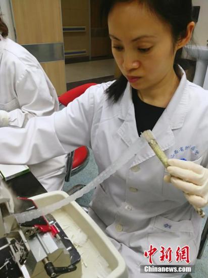 中国执业医师数量稳步增长 每千人口医师数达2.4人