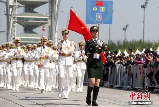 中国军乐队亮相哈萨克斯坦“军事号角”军乐节