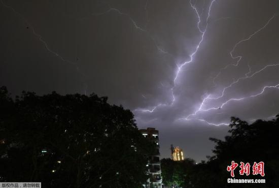 ����ͼ������ʱ��5��2�գ�ӡ�������ױ�������ɳ����Ϯ����ͼΪ�µ��ｼ�⣬����ϲ������硣