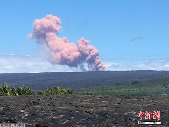 当地时间5月4日，美国夏威夷基拉韦厄火山喷发。