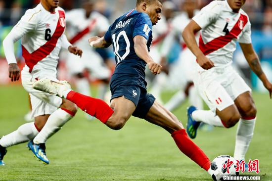 法国1-0胜秘鲁晋级16强 姆巴佩成世界杯法国最年轻进球者