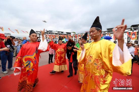 毛南族人口_毛南族服饰(2)