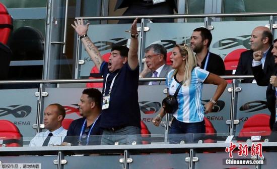再见迭戈！阿根廷“球王”马拉多纳因心脏骤停去世
