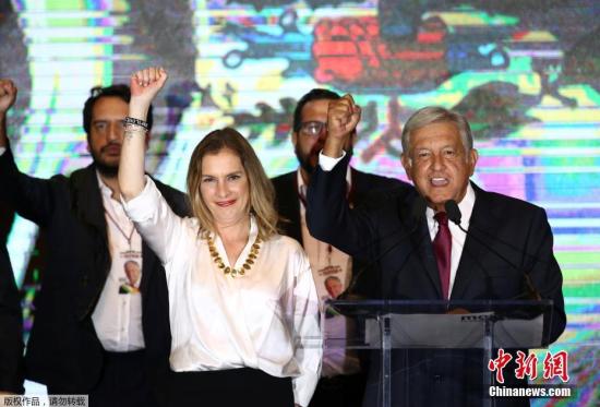 据报道，墨西哥总统选举初步快速计票结果显示，奥夫拉多尔在总统选举中获得53至53.8%的投票。
　　
