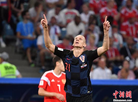 俄罗斯世界杯克罗地亚战胜俄罗斯。图为维达庆祝进球。中新社记者 毛建军 摄