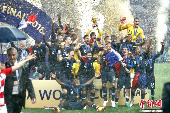法国队夺得2018年俄罗斯世界杯冠军。 <a target='_blank' href='/'>中新社</a>记者 富田 摄