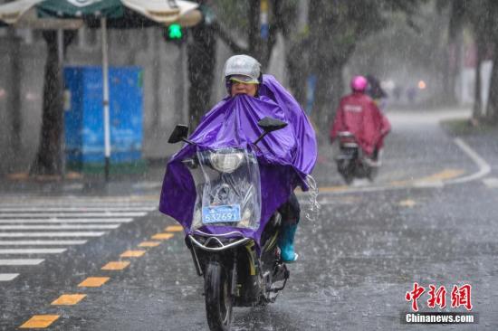 广东汕头连日来普降暴雨 部分地方严重积水