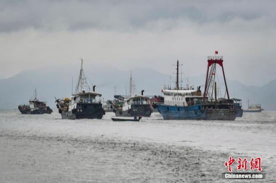 南海伏季休渔期结束 广东近四万艘渔船出海