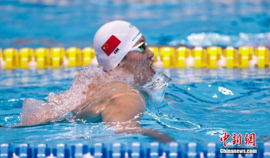 8月20日，雅加达亚运会游泳项目进入第二个比赛日，在男子200米混合泳比赛中，中国选手汪顺在最后时刻反超，以1分56秒52的成绩帮助中国游泳队再收一金。中新社记者 杜洋 摄