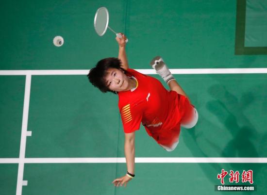 图为中国队选手何冰娇在比赛中。<a target='_blank' href='http://www.chinanews.com/'><p align=