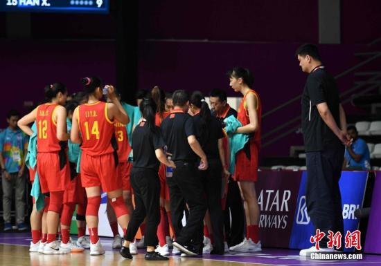 资料图：亚运会女篮小组赛，姚明现场观战。中新社记者 王东明 摄