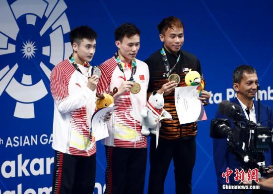 8月31日，雅加达亚运会跳水男子3米板决赛举行，中国队包揽金银牌。<a target='_blank' href='http://www.chinanews.com/'>中新社</a>记者 杜洋 摄