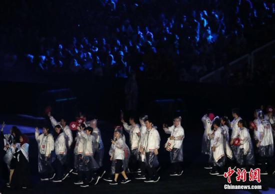 第18届亚运会闭幕式在雅加达举行，中国香港队运动员步入现场。 <a target='_blank' href='http://www.chinanews.com/'>中新社</a>记者 刘关关 摄