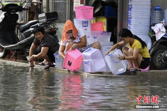 广东汕头仍有内涝灾情 10多万人正抢险救灾