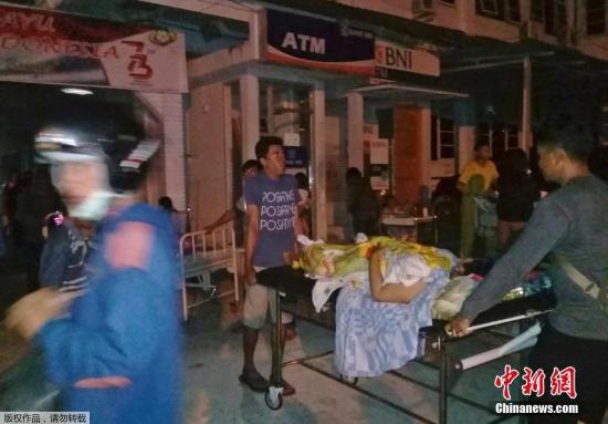 据印度尼西亚气象、气候和地球物理局网站消息，雅加达时间28日17时02分(北京时间18时02分)，印尼中苏威西省米纳哈沙半岛附近发生7.7级地震，震中位于南纬0.18度，东经119.85度，Donggala-Sulteng东北27公里处，震源深度10公里。地震发生后，当局发布了海啸预警。