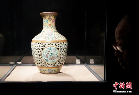 香港苏富比秋拍两件清乾隆瓷器以逾亿港元成交