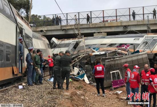 摩洛哥火车脱轨 致6人死亡86人受伤(图)