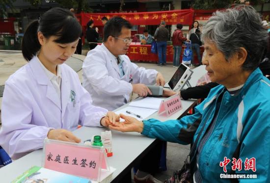 上海进入“老龄城市”40年  每3人中有1位是老人