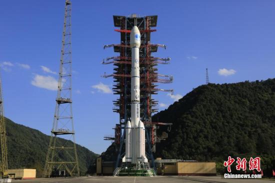 资料图：11月1日深夜23时57分，中国在西昌卫星发射中心用长征三号乙运载火箭，成功发射第41颗北斗导航卫星。<a target=