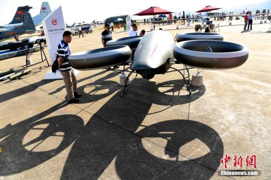 图为2018中国航展上的抨击鹰II型无人机编制。中新社记者 陈文 摄 图为2018中国航展上的抨击鹰II型无人机编制。中新社记者 陈文 摄