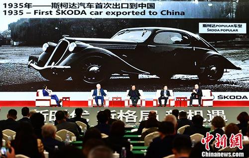 11月12日,由中国工业和信息化部、河北省人民政府主办的首届中国-中东欧中小企业合作论坛在沧州渤海新区中捷产业园区举行。图为论坛现场。<a target='_blank' href='http://www.chinanews.com/'>中新社</a>记者 翟羽佳 摄 11月12日,由中国工业和信息化部、河北省人民政府主办的首届中国-中东欧中小企业合作论坛在沧州渤海新区中捷产业园区举行。图为论坛现场。<a target='_blank' href='http://www.chinanews.com/'>中新社</a>记者 翟羽佳 摄
