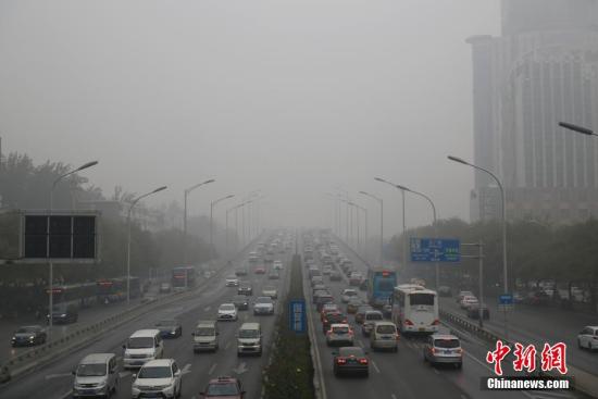 11月14日，北京多地空气质量达到重度污染水平。<a target='_blank' href='http://www.chinanews.com/'>中新社</a>记者 李慧思 摄