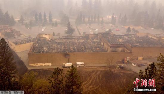 据美媒报道，美国加州山火进一步蔓延，遇难人数则进一步上升。当地时间11月14日，搜救队在搜寻工作中又找到多具遗体。截至当日，死亡人数上升到了59人。自8日美国加利福尼亚州北部天堂市“坎普”山火爆发以来，这场大火已经持续将近一周，搜救人员表示随着救援工作的持续，死亡人数还会进一步上升。此外，这场大火估计殃及了5.26万公顷土地，焚毁了8000多座房屋和建筑。目前有5600人参与灭火。