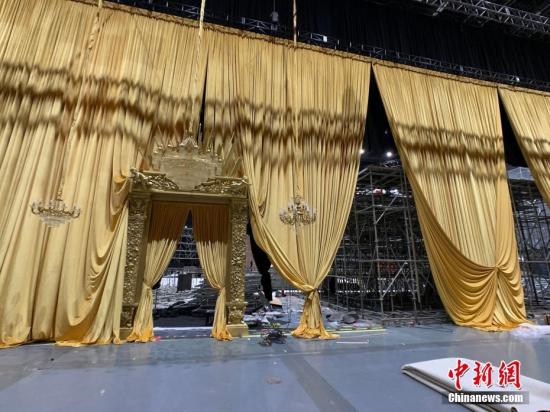 原定于21日晚在上海世博中心举走的意大利前卫品牌杜嘉班纳(Dolce&Gabbana)大型时装秀,因品牌涉嫌辱华而宣布“改期”。图/康玉湛 原定于21日晚在上海世博中心举走的意大利前卫品牌杜嘉班纳(Dolce&Gabbana)大型时装秀,因品牌涉嫌辱华而宣布“改期”。图/康玉湛