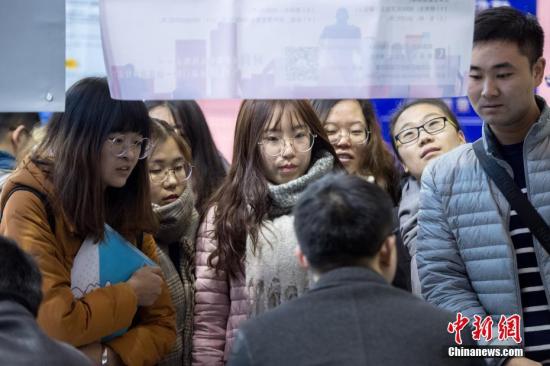 据中国教育部网站消息，2019届全国普通高校毕业生预计达834万人。 韦亮 摄