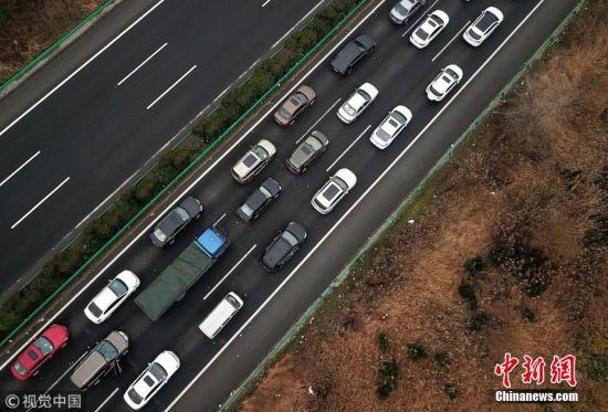 中国公安部:春节假期第一天全国道路交通平稳