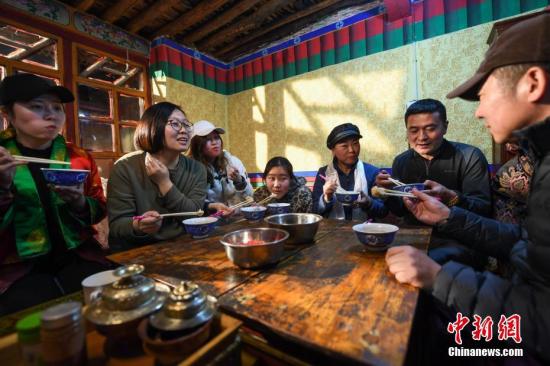 藏历年：不同的家庭 同样的幸福
